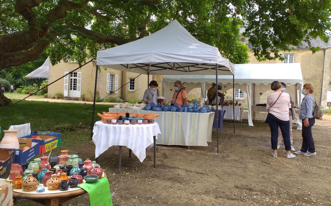 Un marché de poterie bien arrosé !